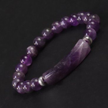 BEAUTIFUL LARGE BAR SHAPE STONE WITH 8mm BEADS